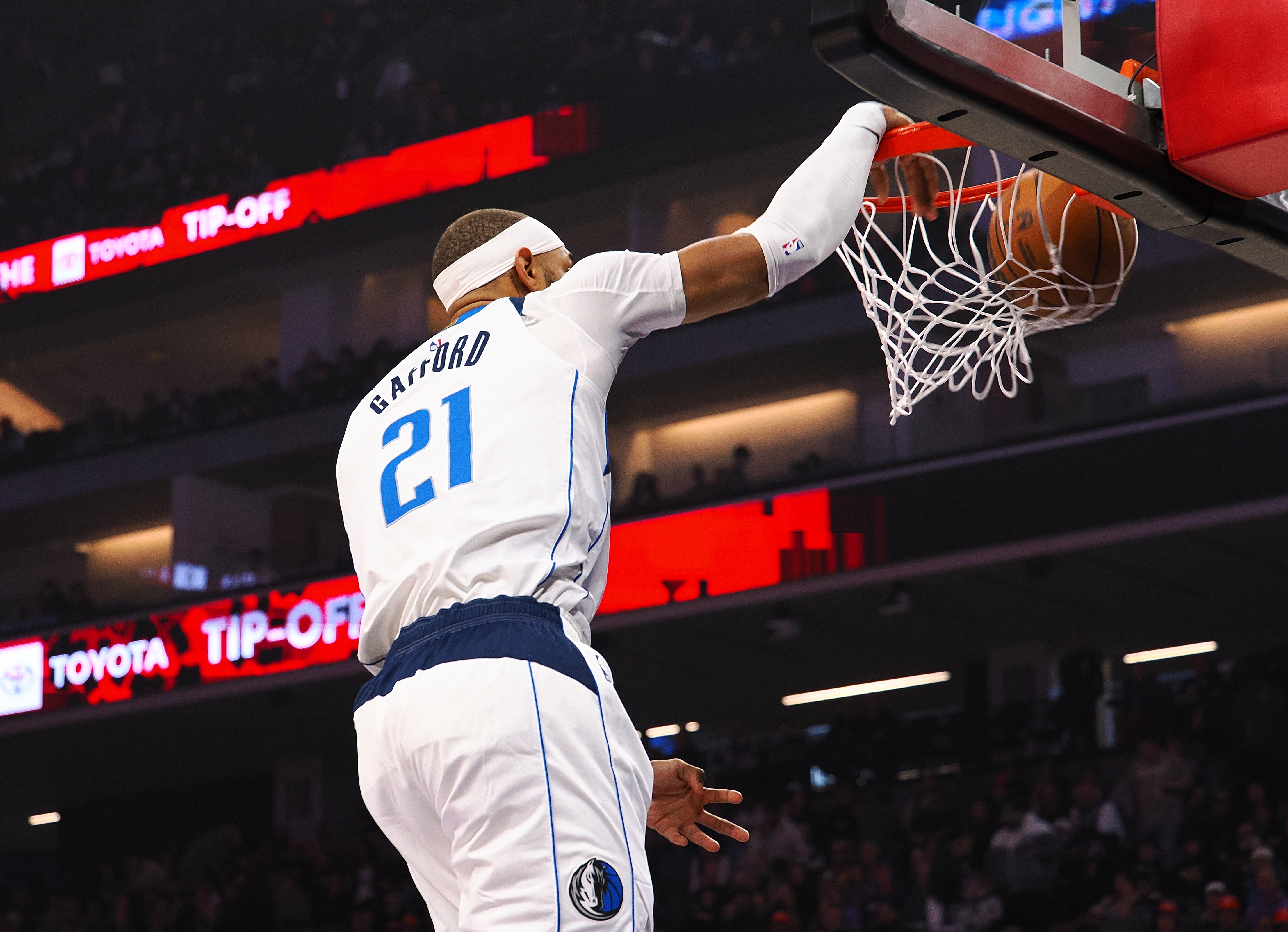 九游体育入口-明天独行侠迎战湖人 加福德&amp;瑞安·内姆哈德大概率出战