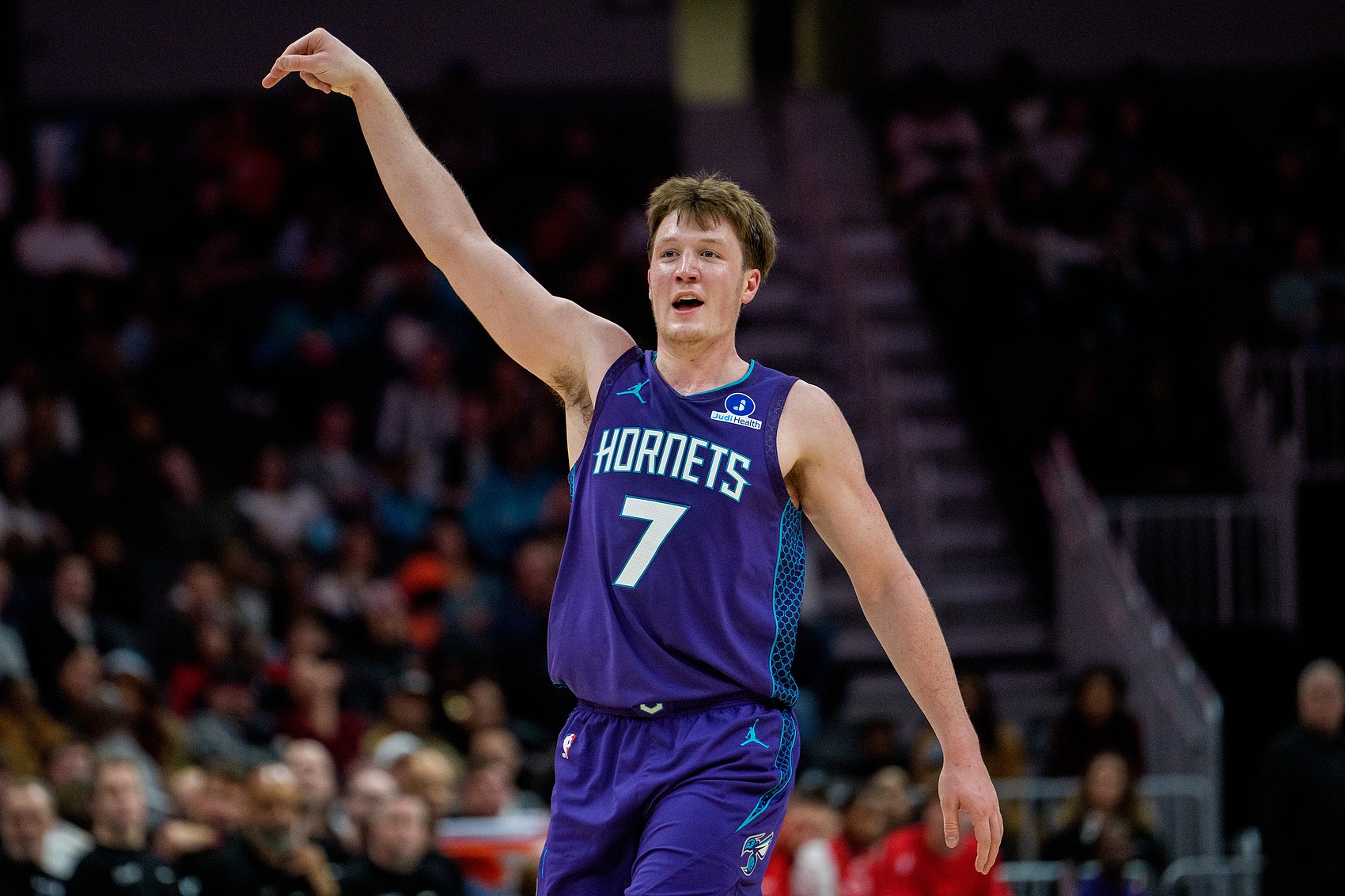 九游娱乐-稳稳的幸福！4号秀克尼佩尔14中7&amp;三分8中4贡献20分4板 正负值+22