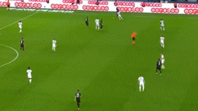 1632611600754098280.gif